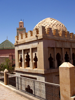 La Qubba con la torre de la mezquita Ben Yusef al fondo