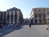 Plaza de la Universidad y Plaza de la Catedral al fondo