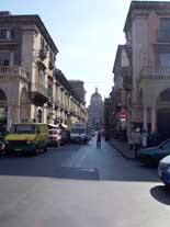 Piazza Marini con al Catedral al fondo