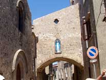 Arco Iglesia de San Pietro